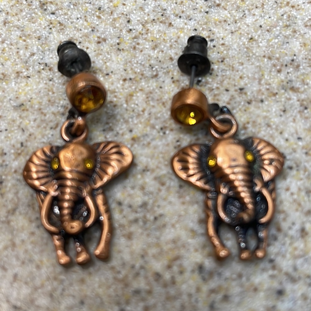 Elephant 🐘 Pieced earrings.  Copper color.